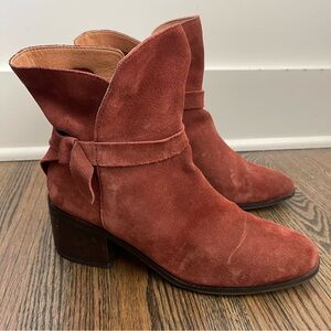 Anthropologie Latigo Danni genuine suede ankle boots size 9
